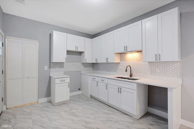 Building Photo - 4359 S King Dr