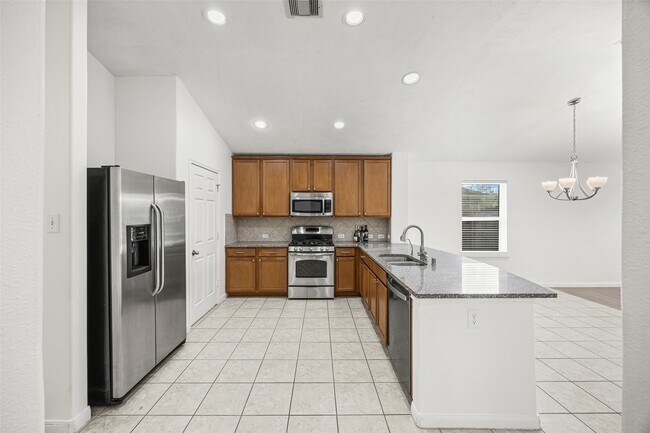 Building Photo - 5427 Stonegate Dr