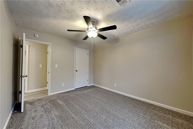 Building Photo - 2444 Mistletoe Ln SW