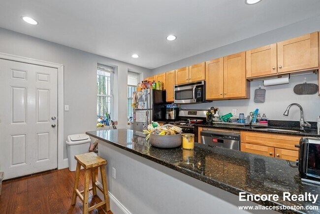 Building Photo - 16 Sewall St