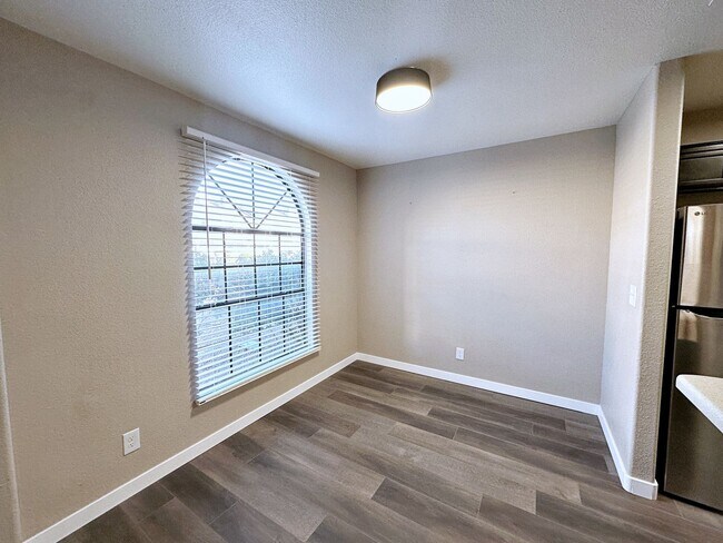 Building Photo - REMODELED 2 BEDROOM DOWNSTAIRS CONDO IN GATED COMMUNITY