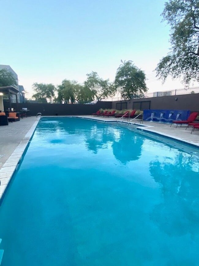 Building Photo - Downtown Phoenix