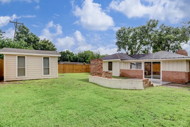 Building Photo - 5814 Anaqua Dr