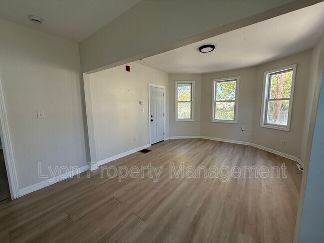 Building Photo - 204 Chapin Ave