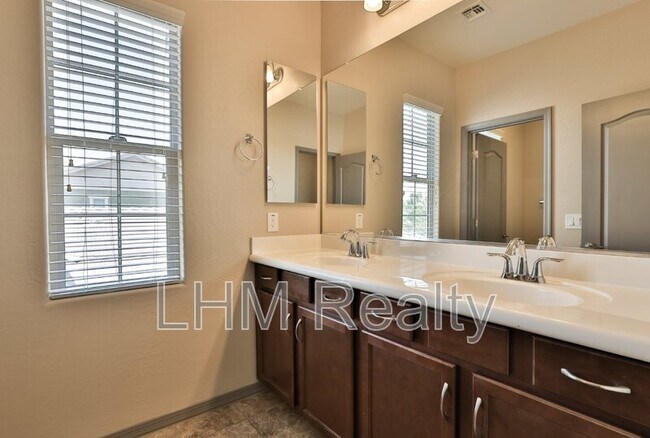 Building Photo - 3156 E Austin Dr