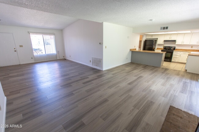 Building Photo - 7911 East Vía de Belleza