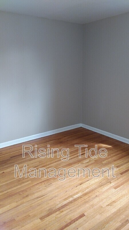 Building Photo - 613 Tree Haven Dr