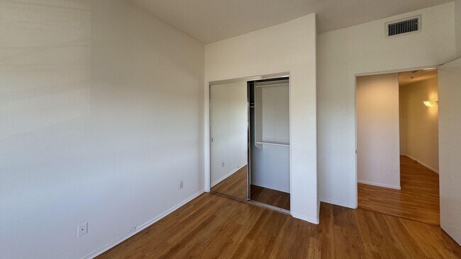 Building Photo - 133 S Flores St