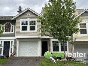 Building Photo - Modern Comfort Meets Great Location in Thi...