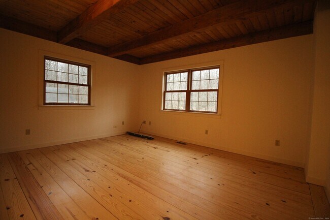 Building Photo - 38 W Mountain Ln