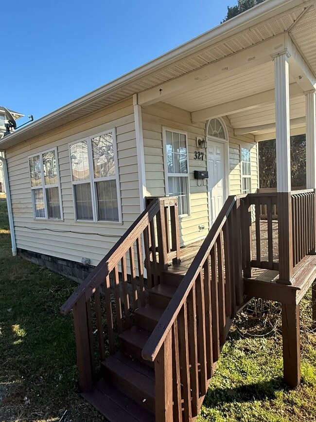 Building Photo - ***Bungalow Tiny Home - 1/2 Off First Month's Rent***
