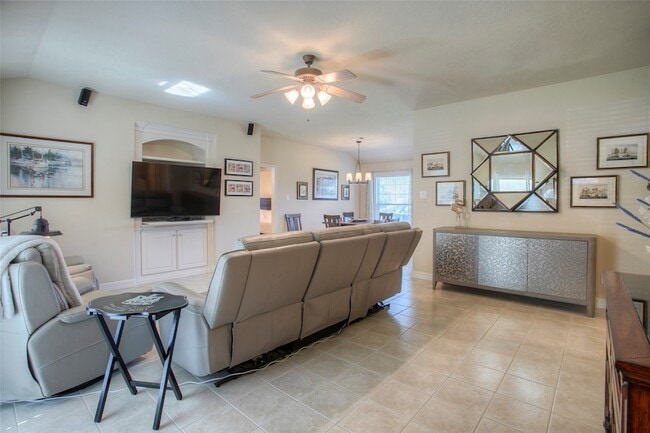 Building Photo - 824 Cherry Hills Dr