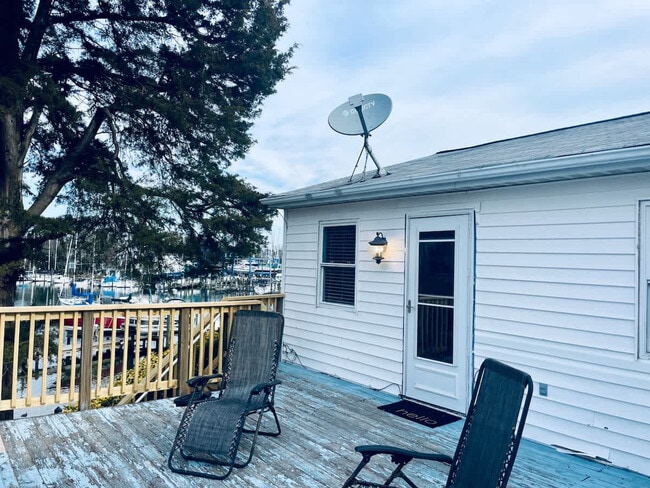 Building Photo - 14380 Calvert St