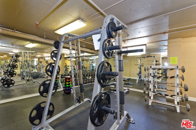 Building Photo - 10982 Roebling Ave