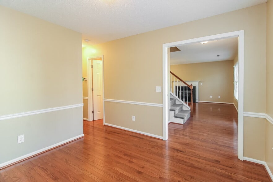 Building Photo - 221 Guinevere Ct