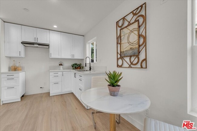 Building Photo - 10349 Hillhaven Ave