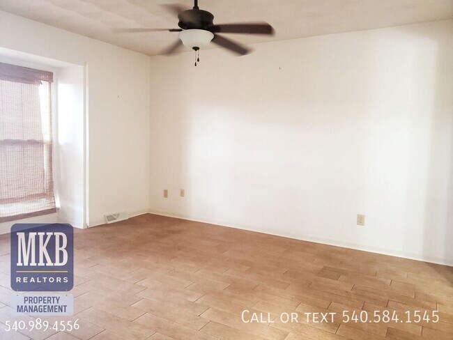 Building Photo - 3123 Glenmont Dr