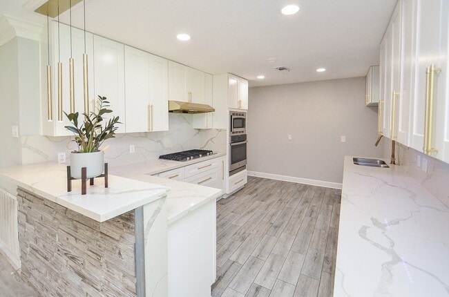 Building Photo - 9606 Highmeadow Dr