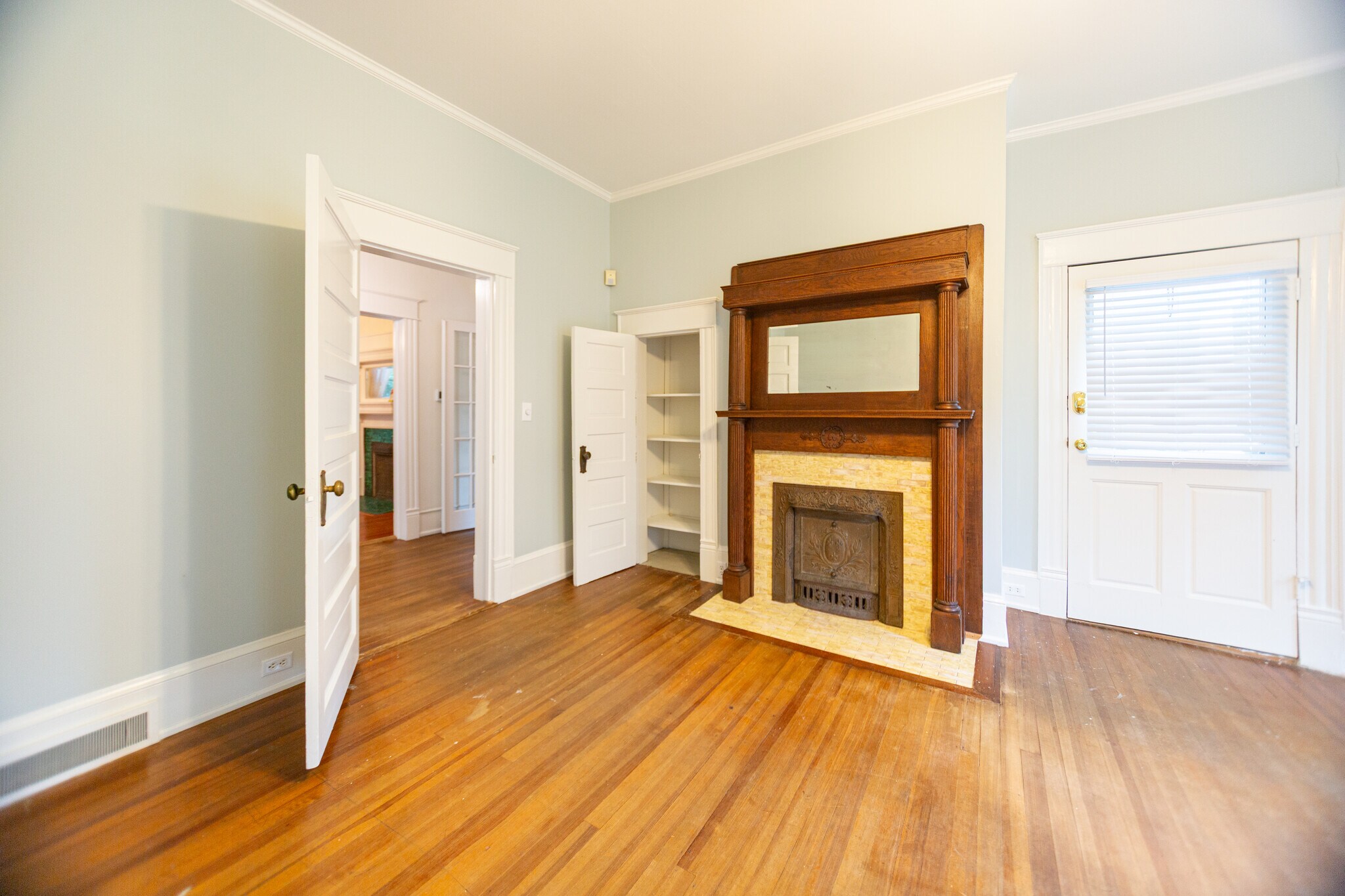 Downstairs Bedroom - 1014 Shepherd St
