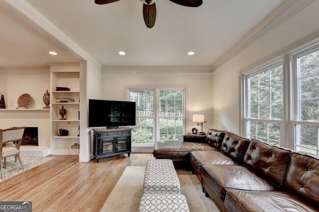 Building Photo - 2611 Briers N Dr