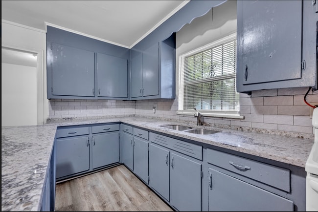 Building Photo - 1725 Mims St SW