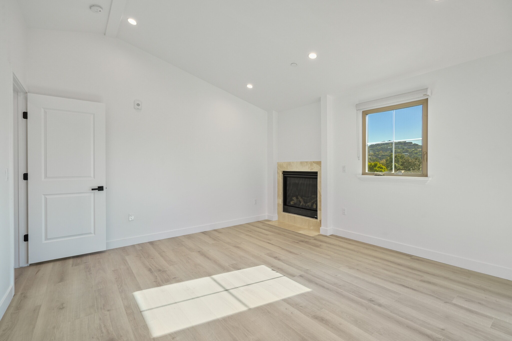 Building Photo - 11474 Moorpark St