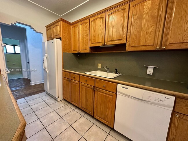 Building Photo - 3050 SW 21st St