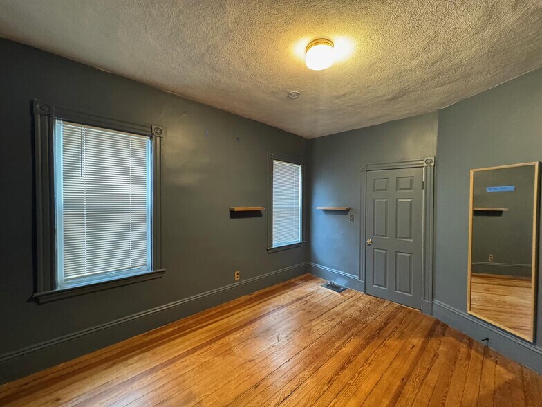 Building Photo - 22 Spencer Ave