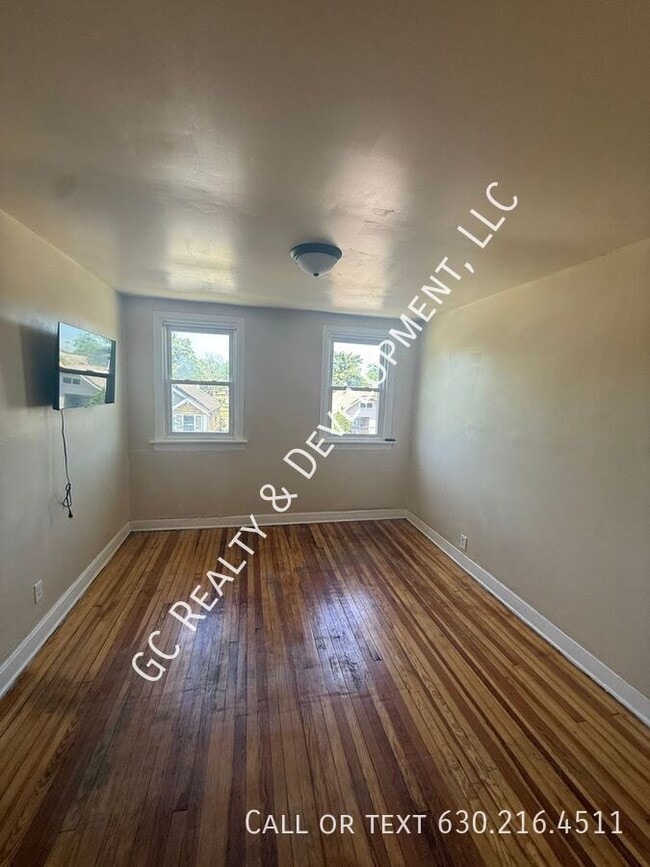 Building Photo - 10225 S Perry Ave