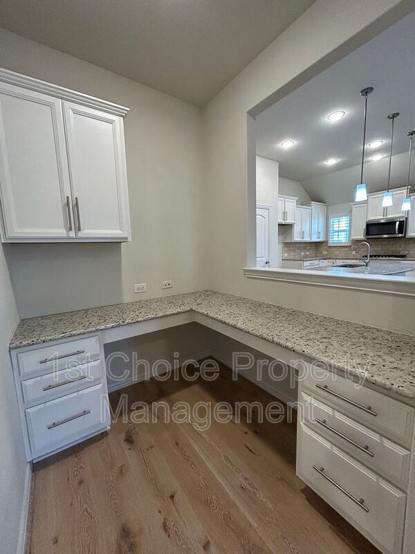 Building Photo - 952 Pinnacle Ridge Rd