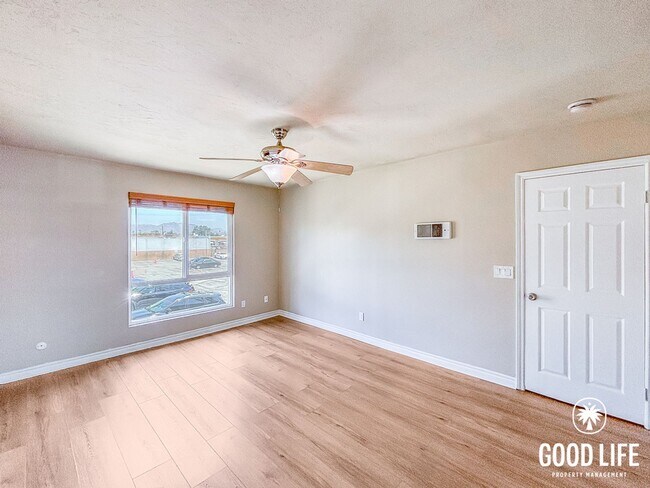 Building Photo - SD: Charming 2BD/1BA 2nd Floor Condo in El Cajon W/ A/C Unit, W/D, & 2 Reserved Parking Spots!
