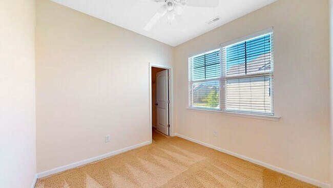 Building Photo - Inviting End Townhome with Loft, Granite Kitchen & 2-Car Garage , Near RTP, RDU, I-40 & I-540