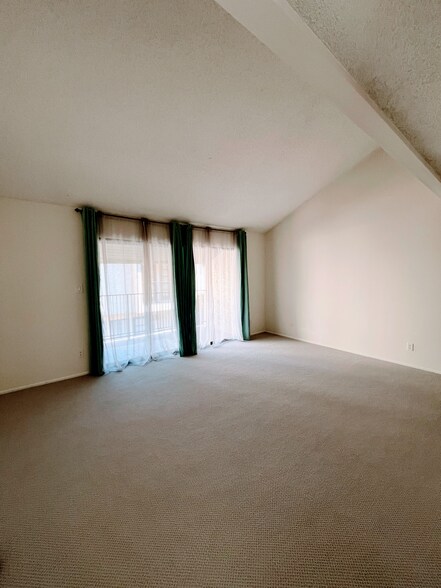 Main bedroom - 999 San Pasqual St