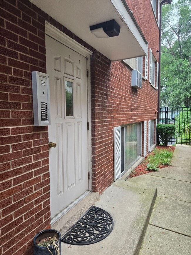 Building Photo - 417 S Kenilworth Ave