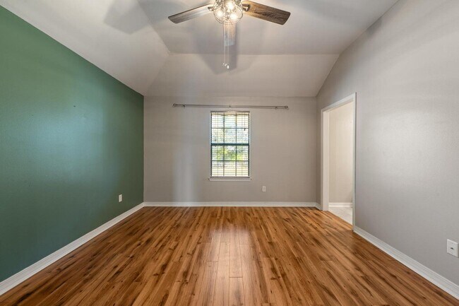 Building Photo - 2240 Prytania Cir