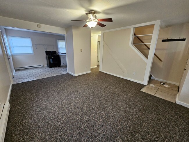 Building Photo - 1 bed, 1 bath, Close to ND