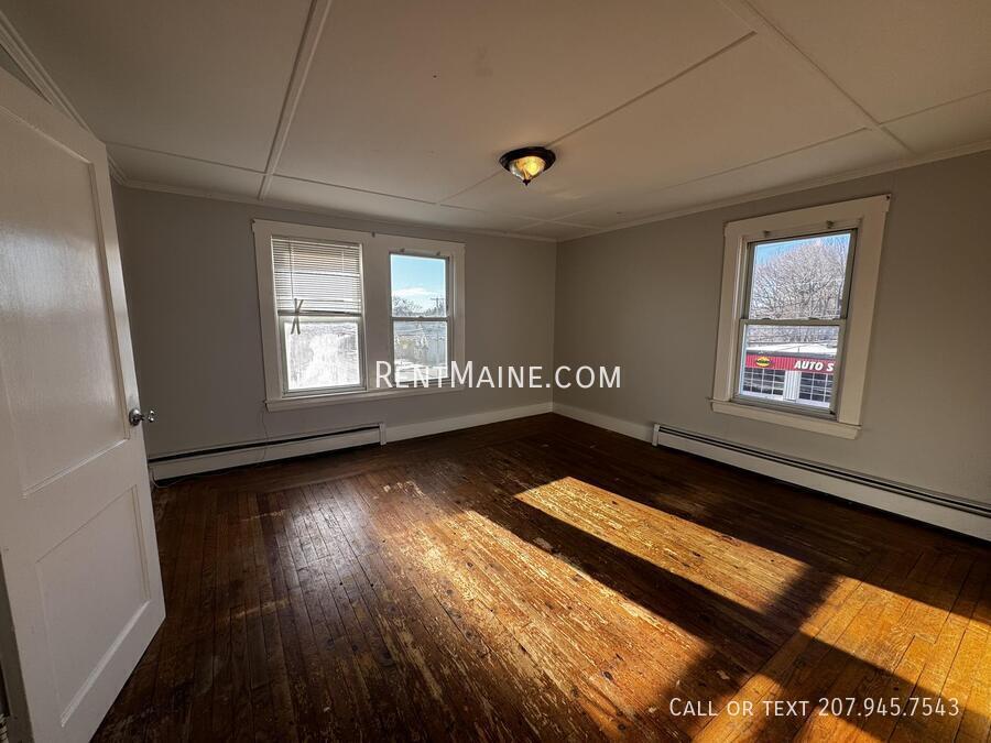 Building Photo - 131 College Ave