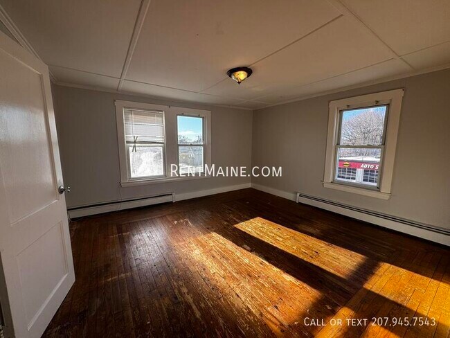 Building Photo - 131 College Ave