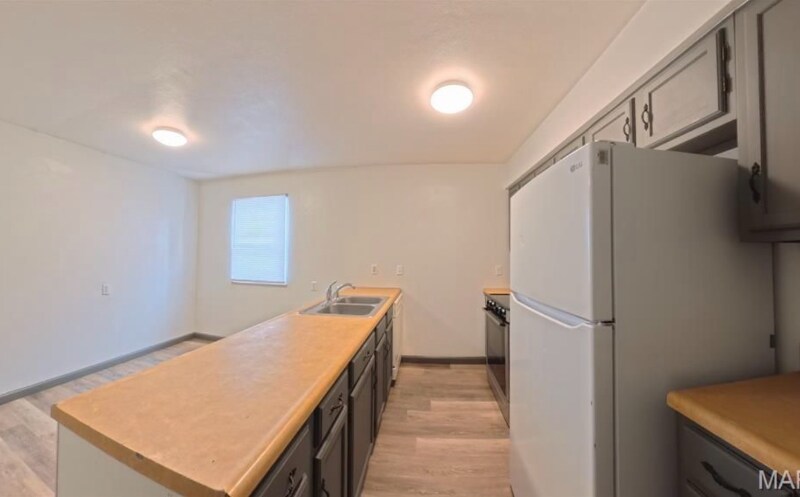 Building Photo - 2603-2605 Eastview Dr