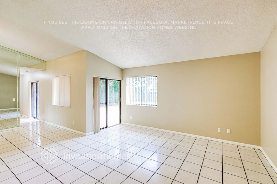 Building Photo - 1140 SW 111th Ave