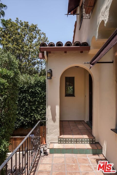 Building Photo - 2030 Laurel Canyon Blvd