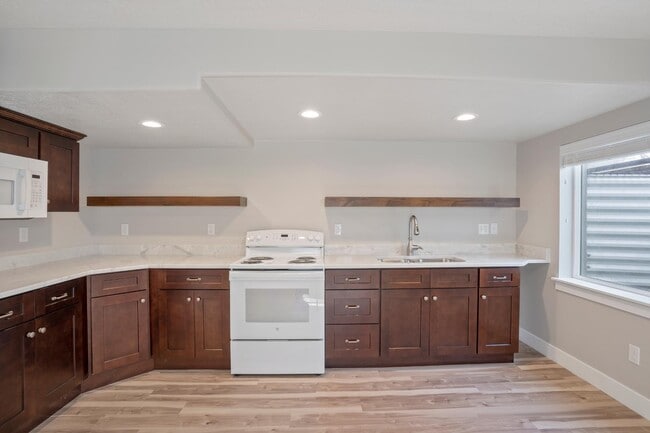 Building Photo - 2289 E 430 S