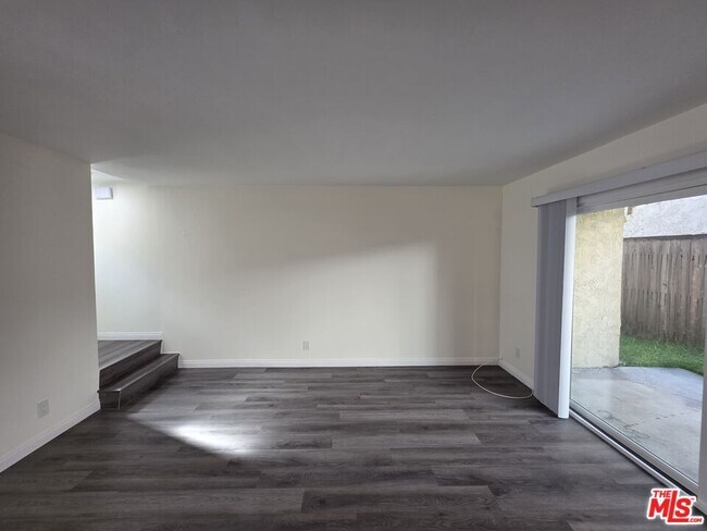 Building Photo - 517 N Francisca Ave