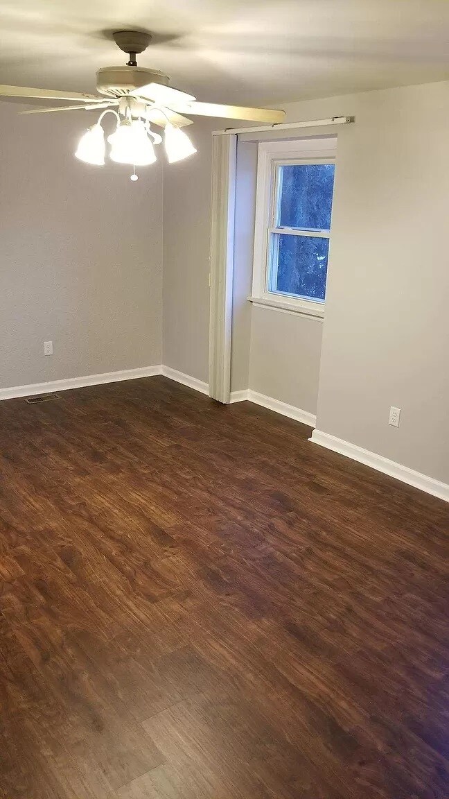 Building Photo - 1628 Sheffield Dr