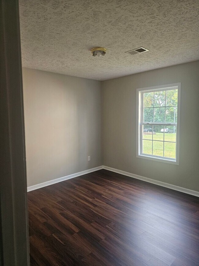 Building Photo - 44 Ginkgo Ct