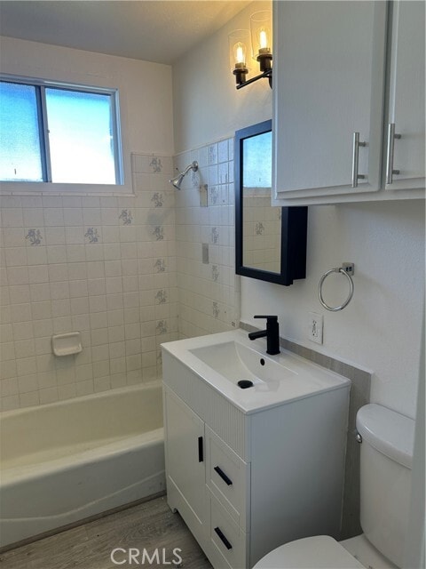 Building Photo - 453 N Bandini St