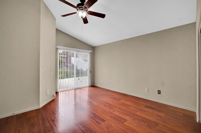 Building Photo - 939 Shana Pl