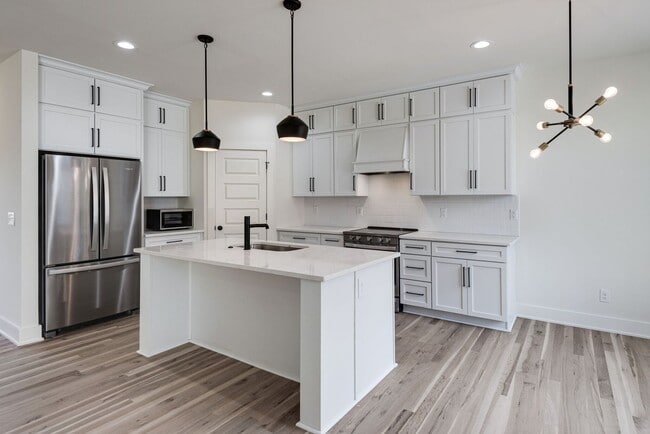 Building Photo - Bright + Modern 4BR in Walkable Inglewood — Available Dec 1