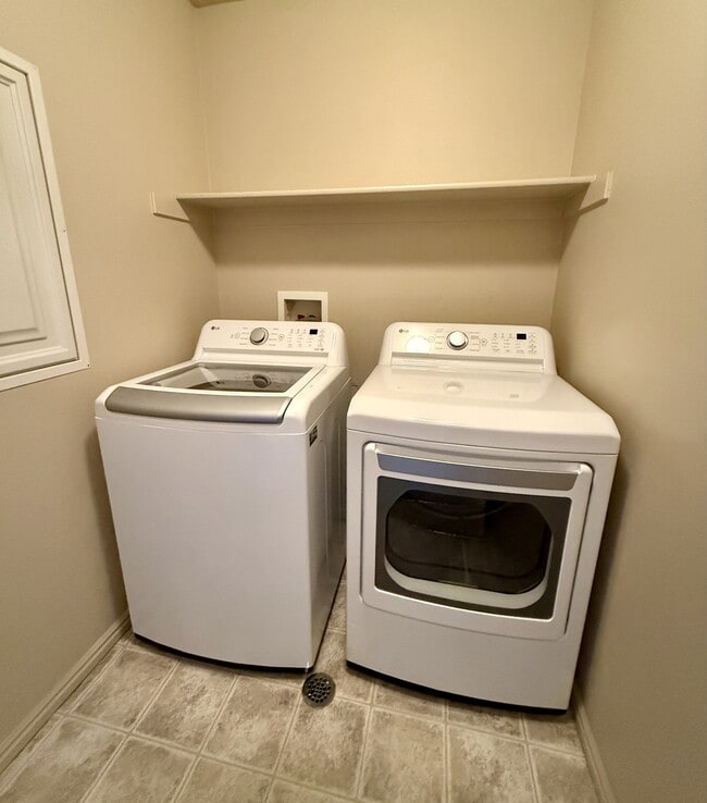 Building Photo - 1820 Fox Bay Dr