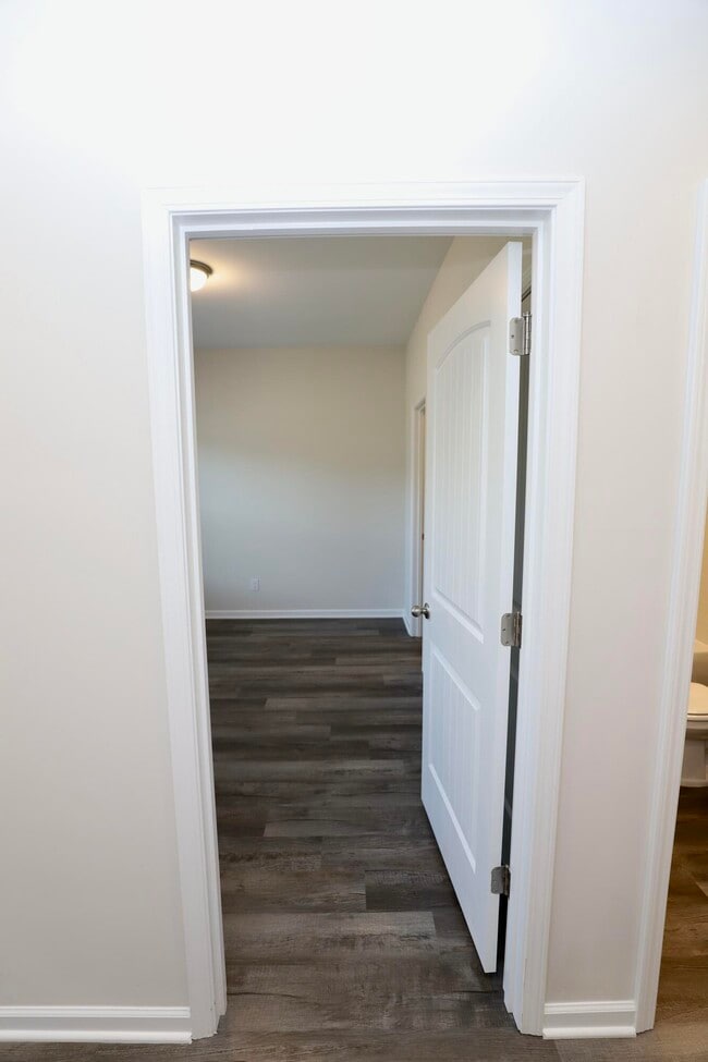 Building Photo - 1960 Barnhart Dr